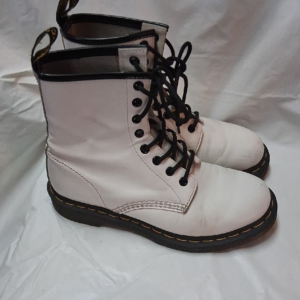Dr. Martens White Lace-Up Combat Boots for Women - Classic Style Sz 7